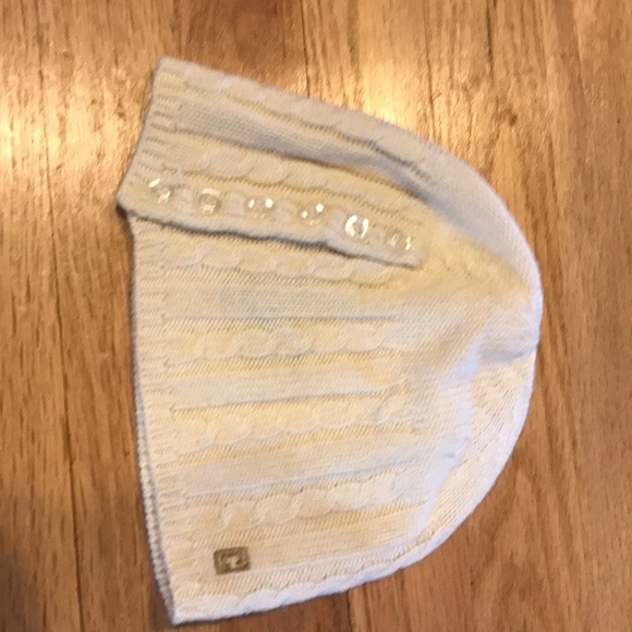 sweet and feminine part lambswool cablenknit hat by CHAPS. Great for spring - Picture 1 of 7